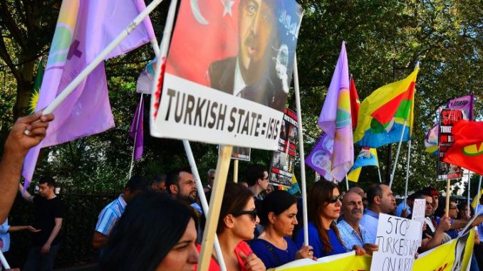 turk-devletinin-rojava-ya-yonelik-saldirilari-londra-da-protesto-edildi-01-5